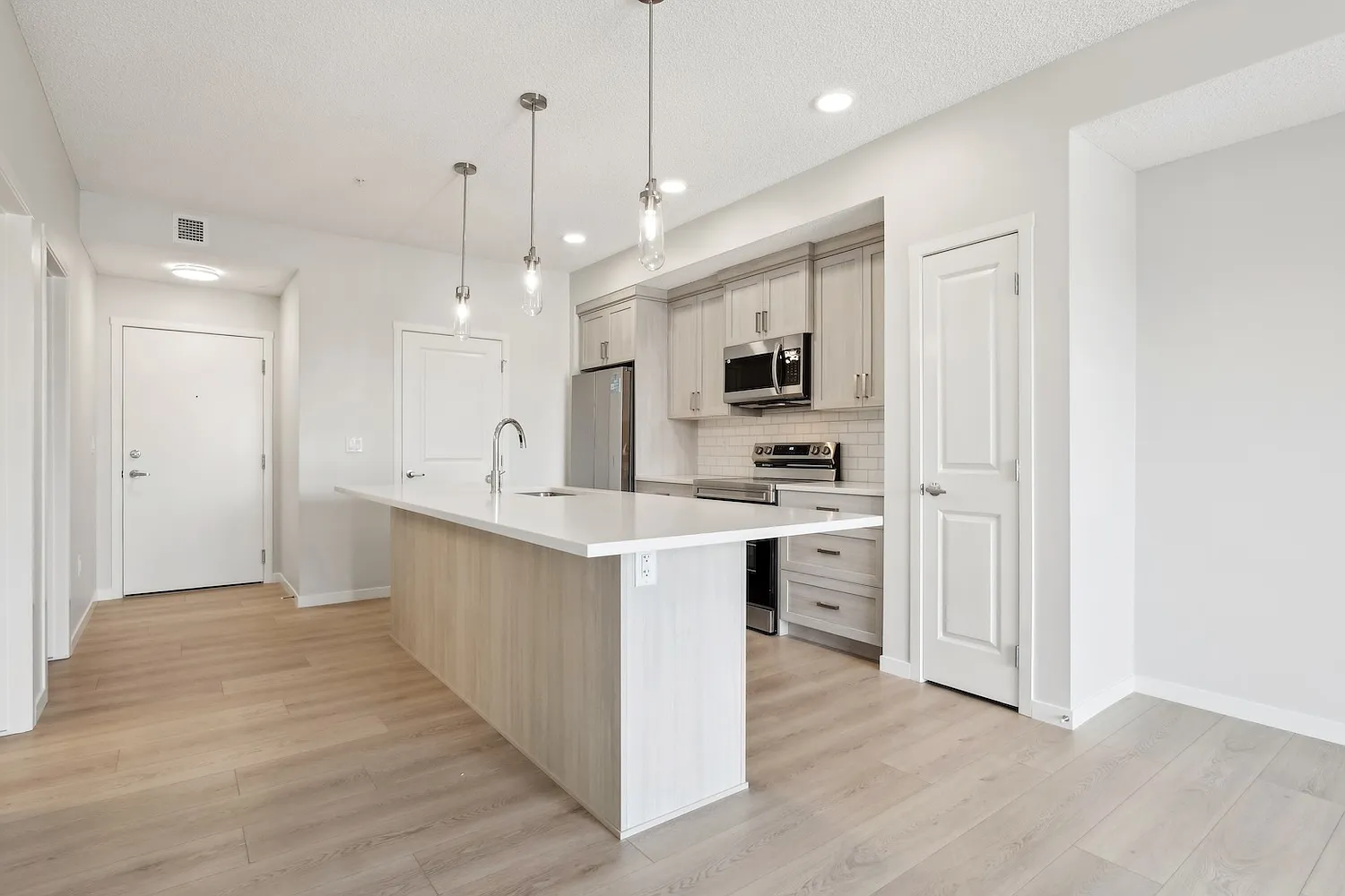 2307, 550 Belmont Street SW (CP082) — Photo 3