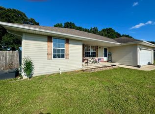 206 Spruce Ave, Clever, MO 65631