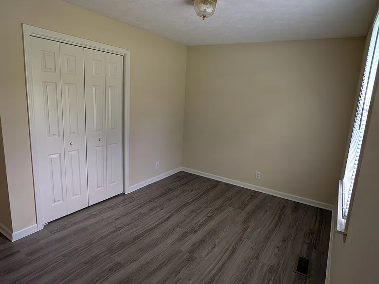 159 Ravenwood Cir — Photo 8