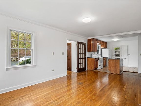 4th image of 1 Woodlands Ave
