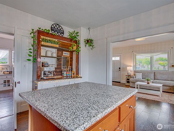4th image of 407 Central Avenue N