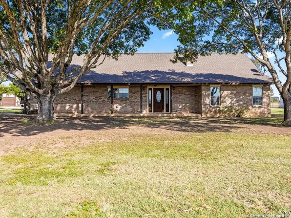 2108 Fm 471, Castroville, TX 78009