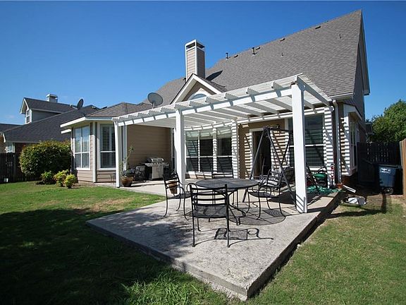 3rd image of 6401 Greenbriar Ln