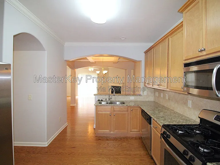 533 Matheson Pl — Photo 8