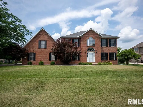 1100 Hillcrest Dr, Washington, IL 61571