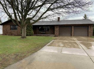213 E Glenbrook Dr, Pulaski, WI 54162