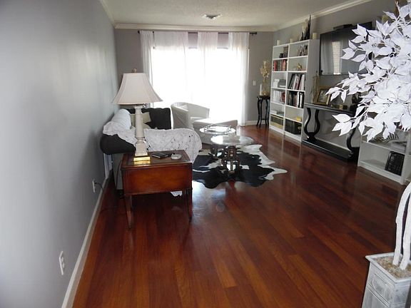 4th image of 509 11th St APT 3005