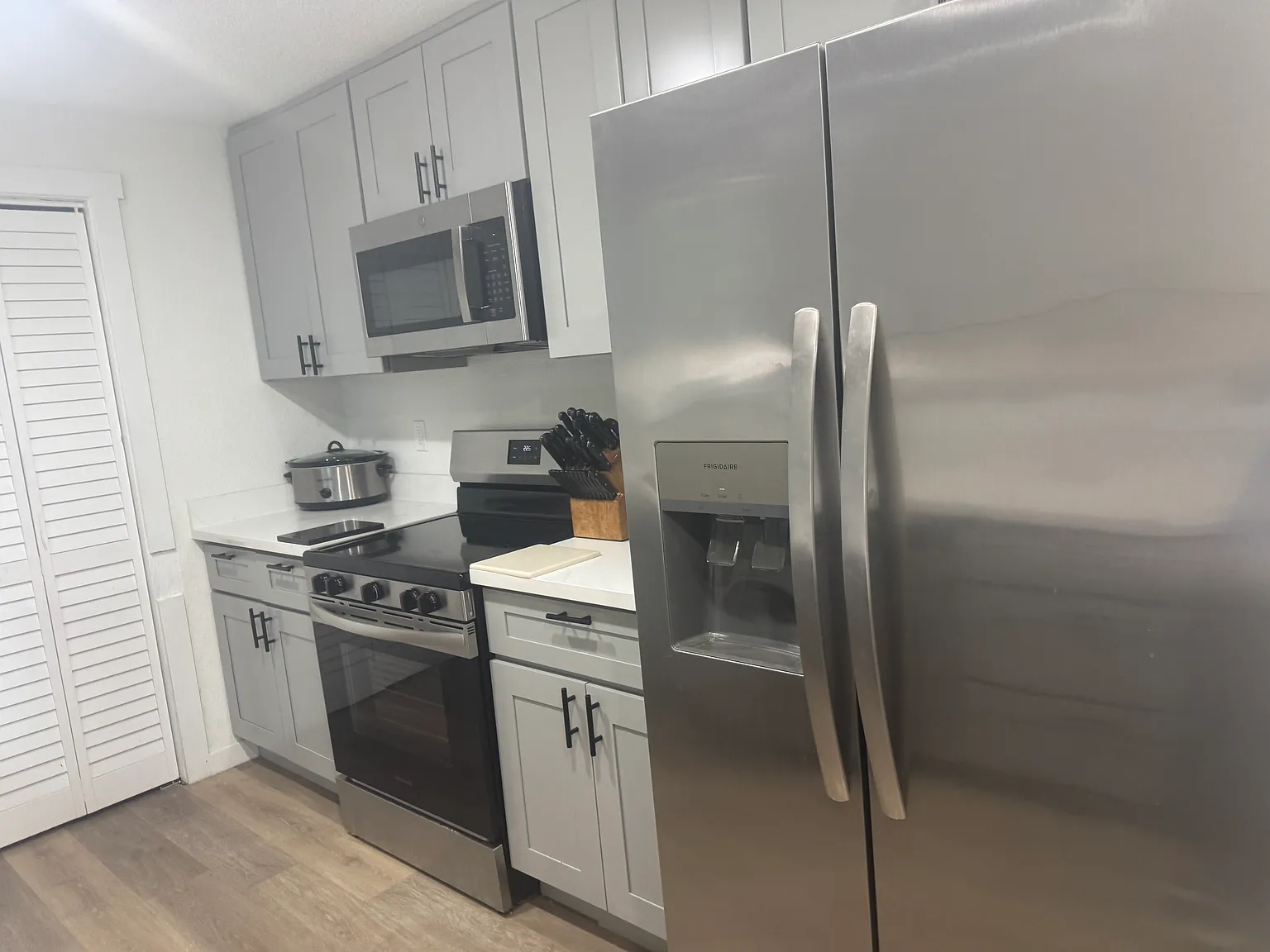 4 bed, 2465 sqft, $1,000 — Photo 2