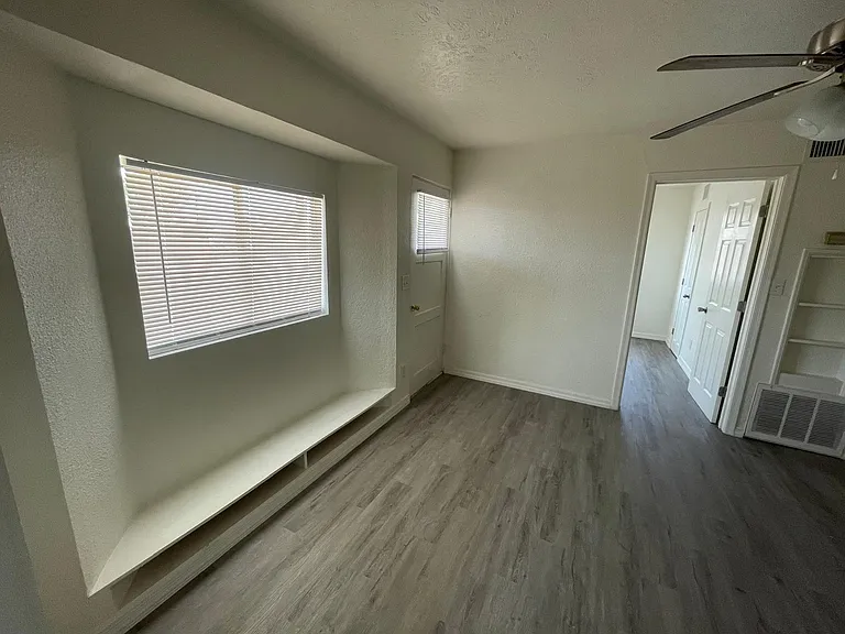 2337 S Walnut Ave — Photo 8