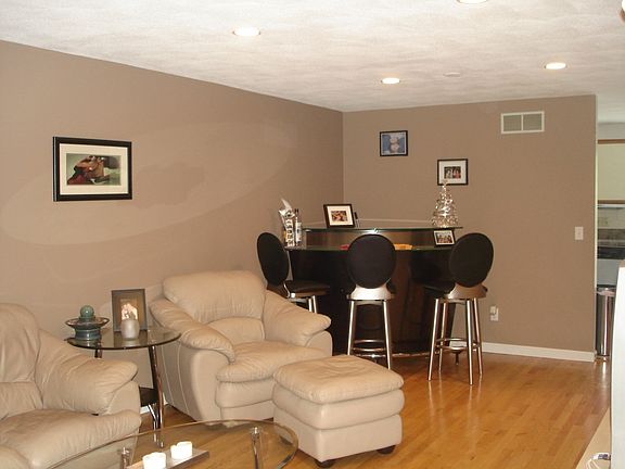 3rd image of 203 Pinewood Dr #203