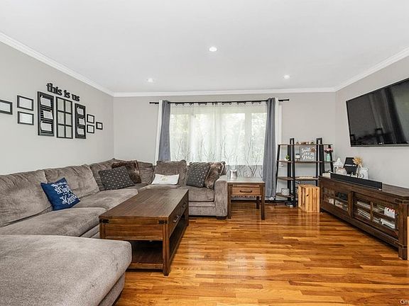 3rd image of 456 Chesman St