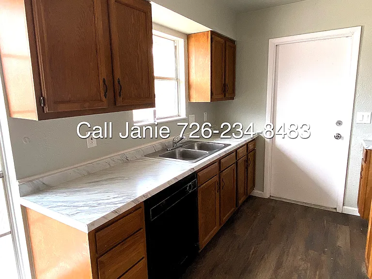 4811 Castle Strm — Photo 6