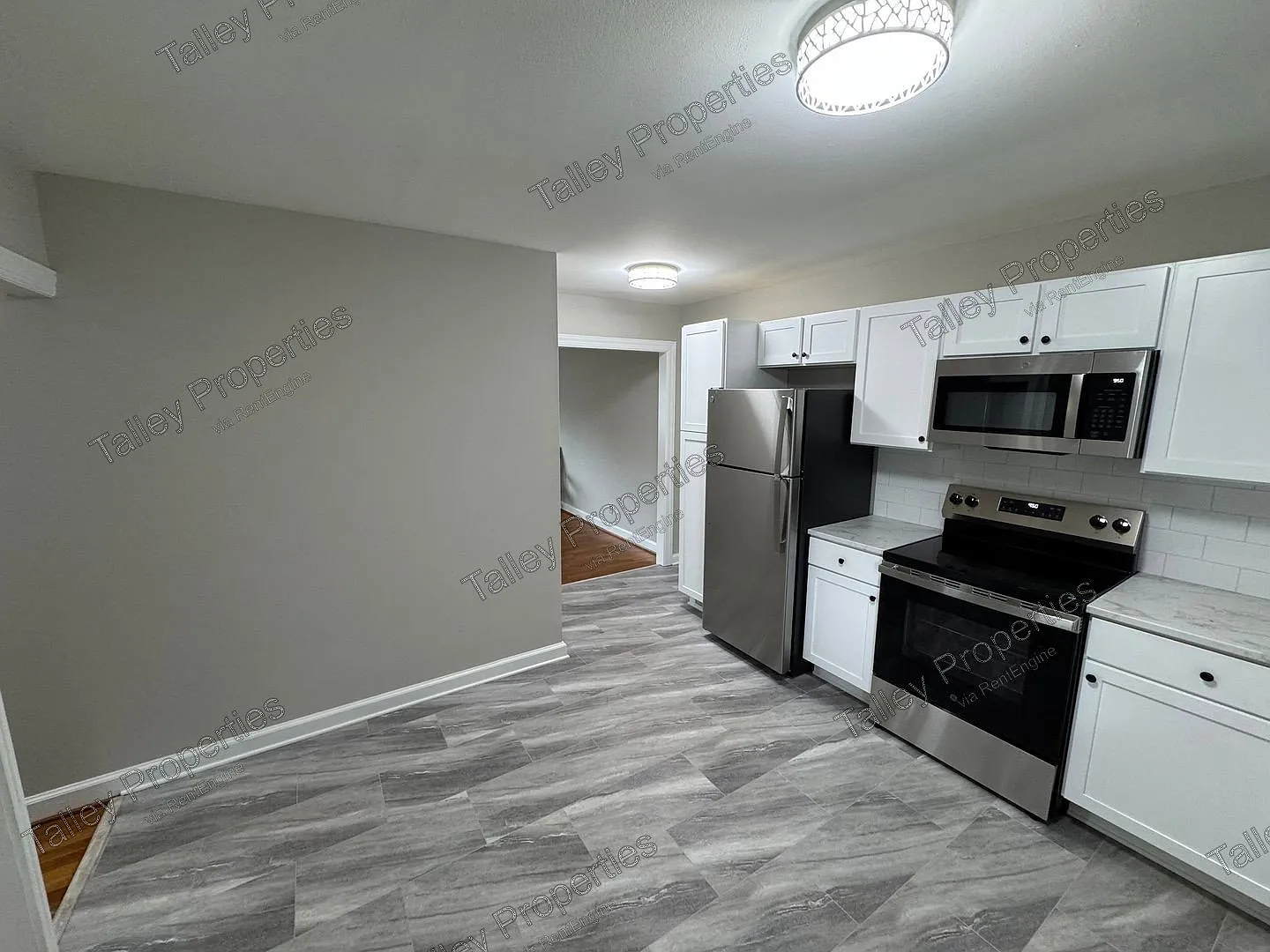 2 bed, 1.0 bath, 932 sqft, $1,249 — Photo 3
