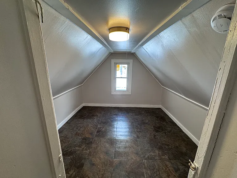 6 Dejonge St — Photo 18