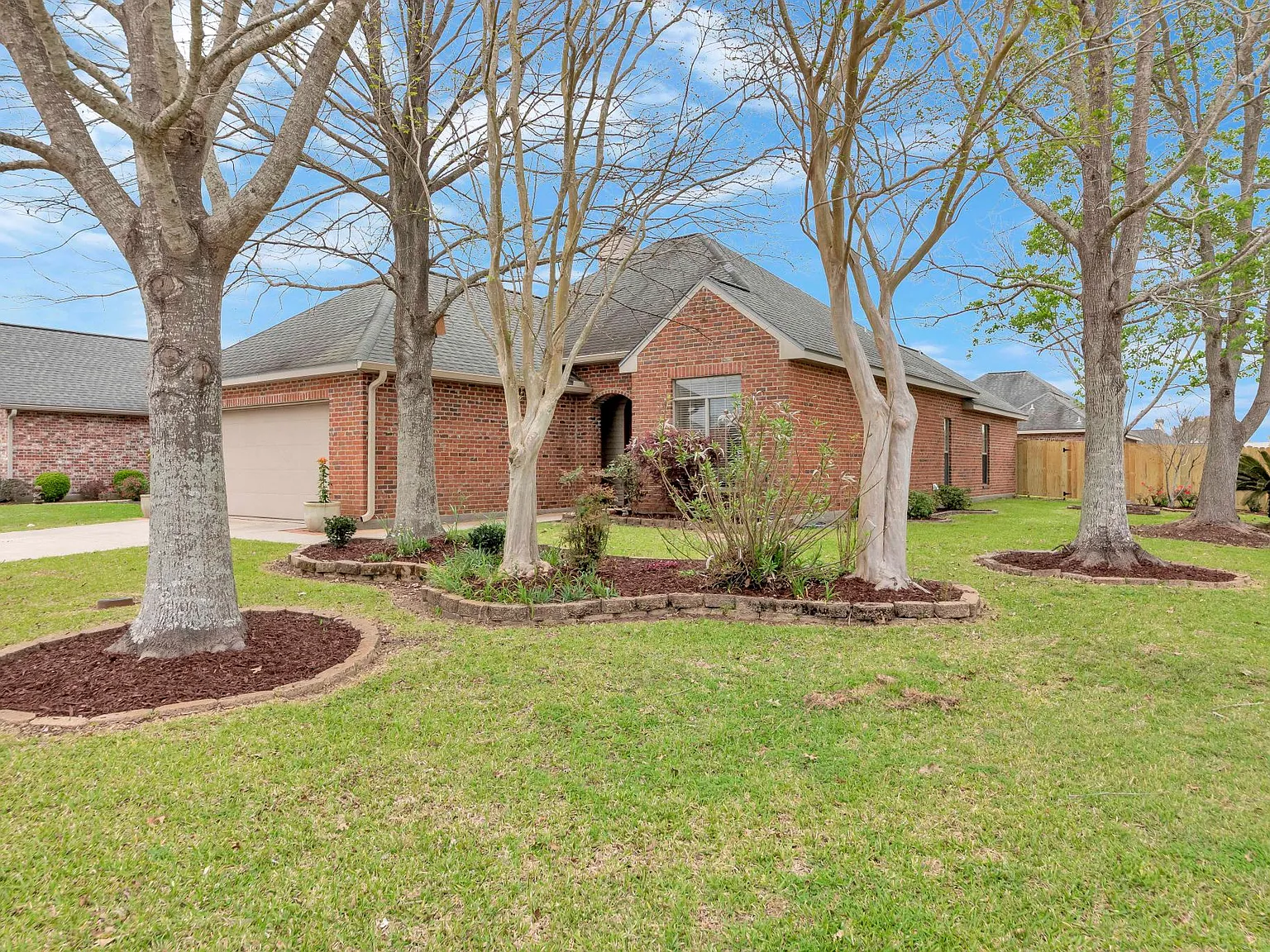 107 Quiet Meadows Cir — Photo 2