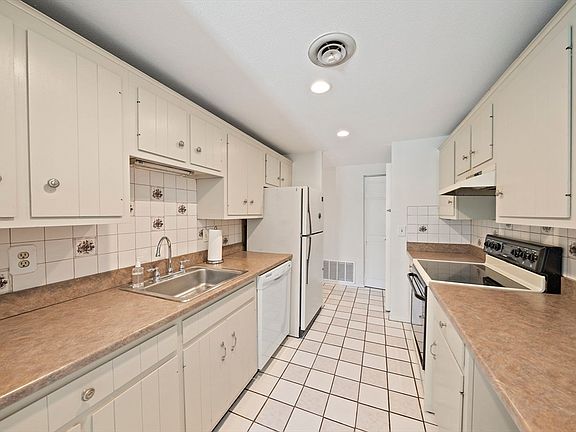 4th image of 30 Church St APT 4
