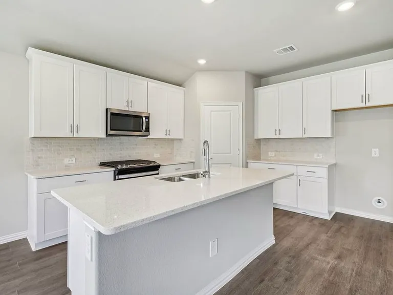 612 Huntley Dr — Photo 9