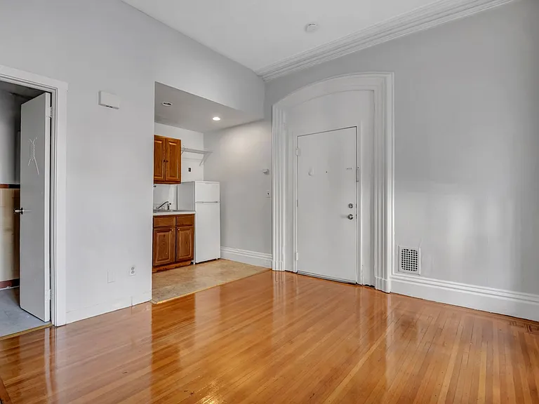 42 Trumbull St — Photo 2