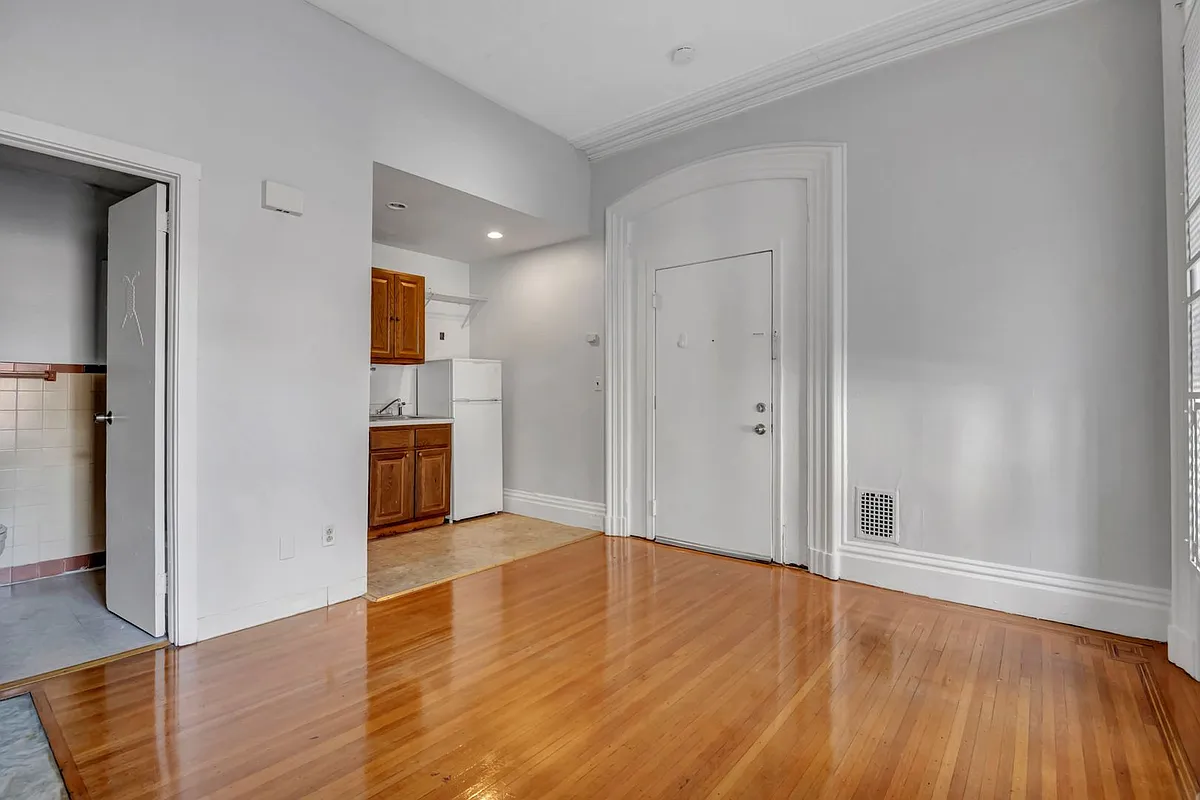 Building Photo - 42 Trumbull St
