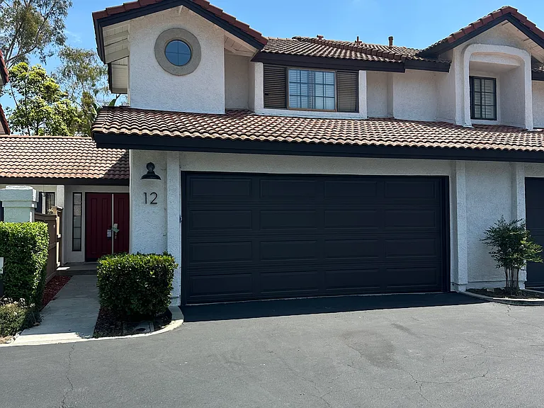 12 Windy Hill Ln — Photo 1