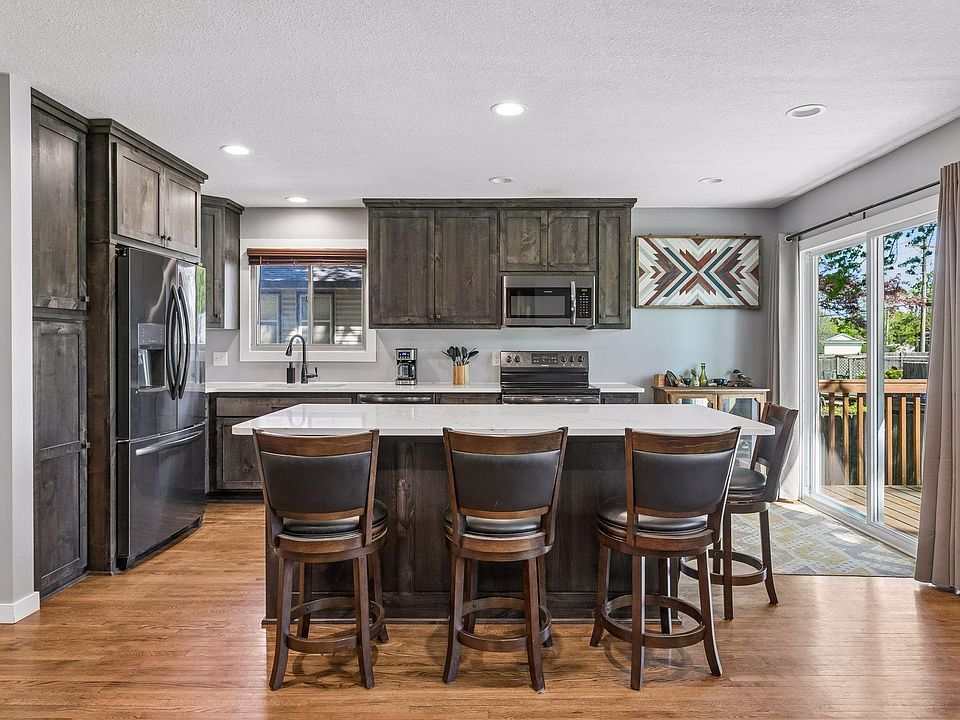 1st image of 833 Oriole Dr