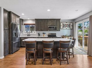 833 Oriole Dr, Apple Valley, MN 55124