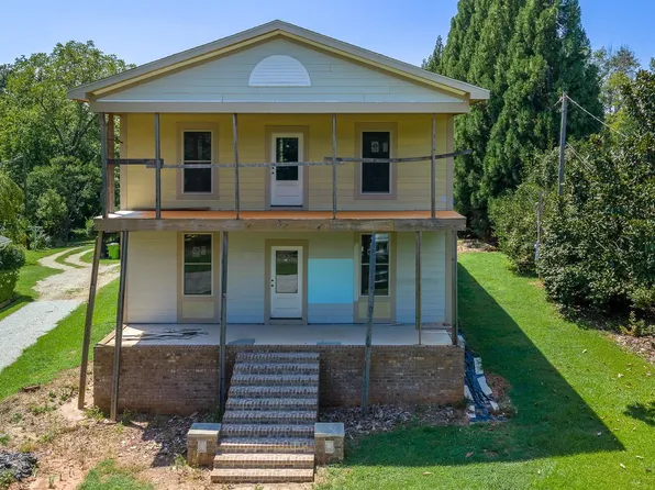 128 S Howard Ave, Landrum, SC 29356