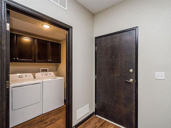 5th image of 2863 Spring Rose Cir APT 105