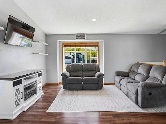 3rd image of 504 Dogwood St SW