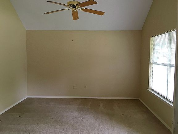 3rd image of 413 Saint Charles Ct