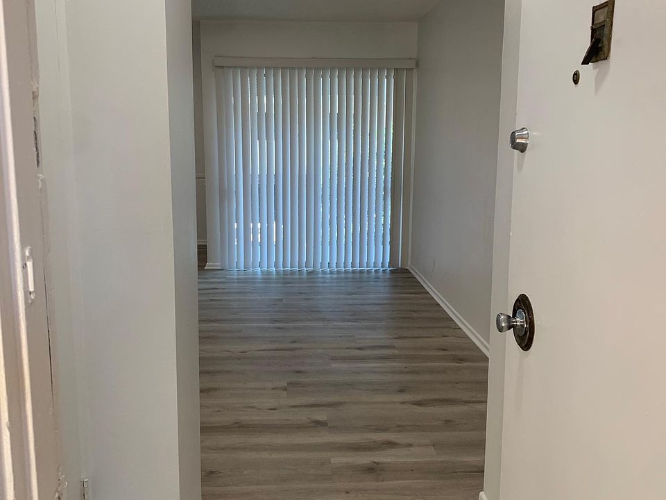 1st image of 12159 Magnolia Blvd #8