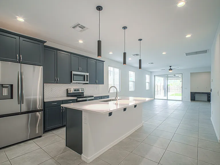 1793 N Westfall Ln — Photo 8