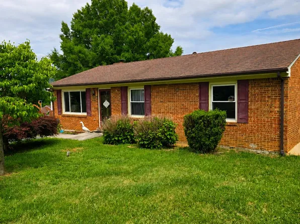 1140 Mineral Springs Dr, Vinton, VA 24179
