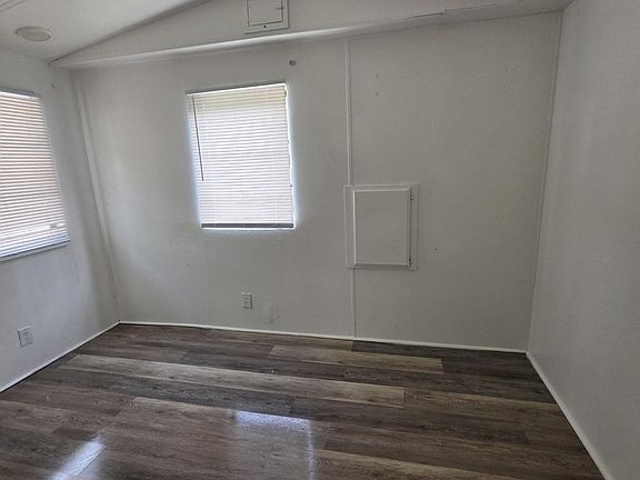4th image of 1045 Hickory Ln #17