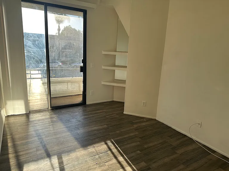 6323 Reseda Blvd #33 — Photo 10