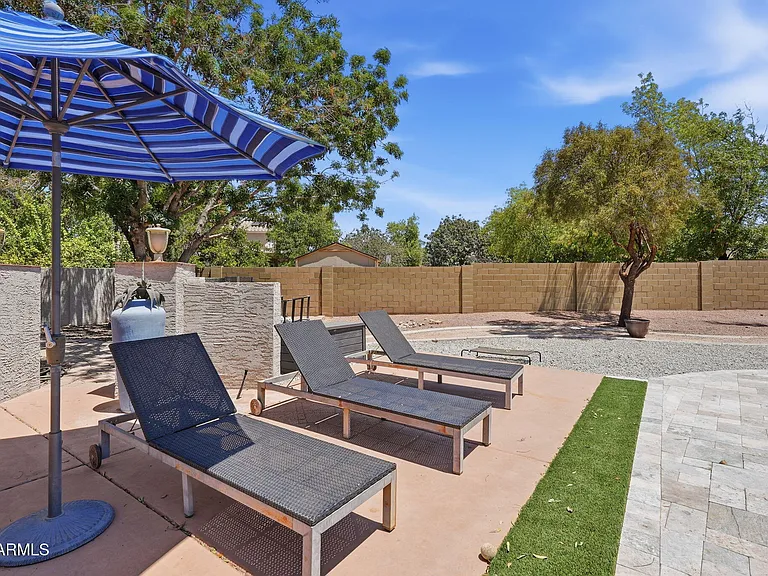 2575 E Drake St — Photo 36