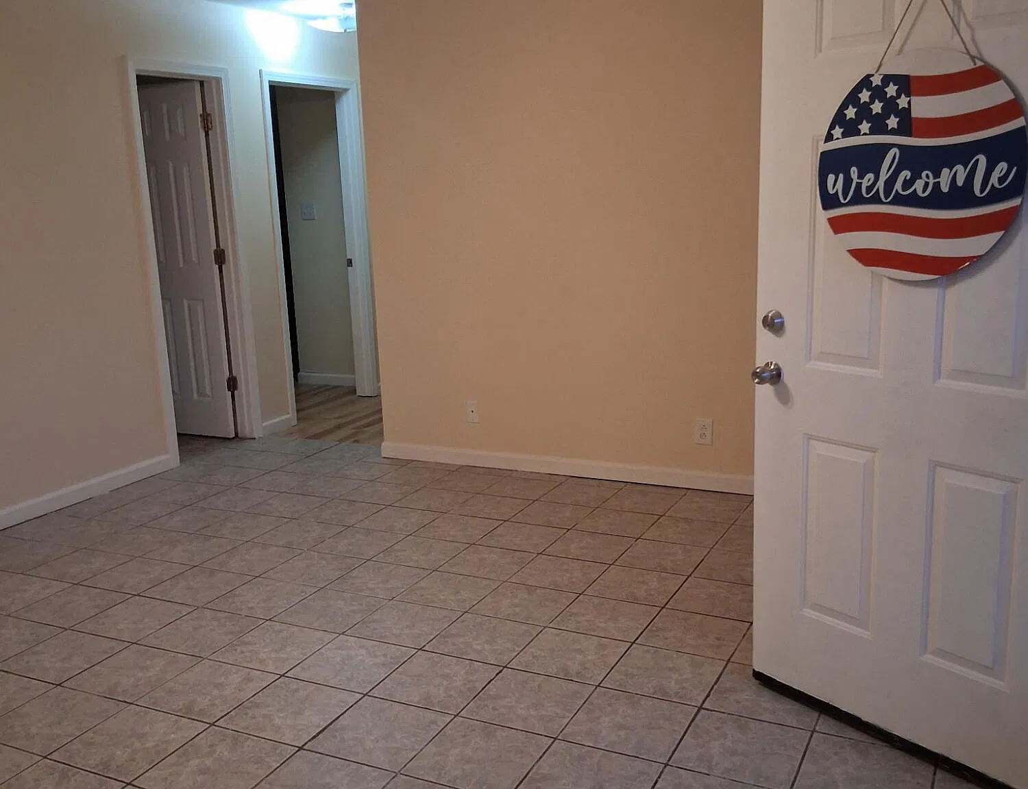 3 bed, 1.5 bath, 1050 sqft, $1,300 — Photo 3