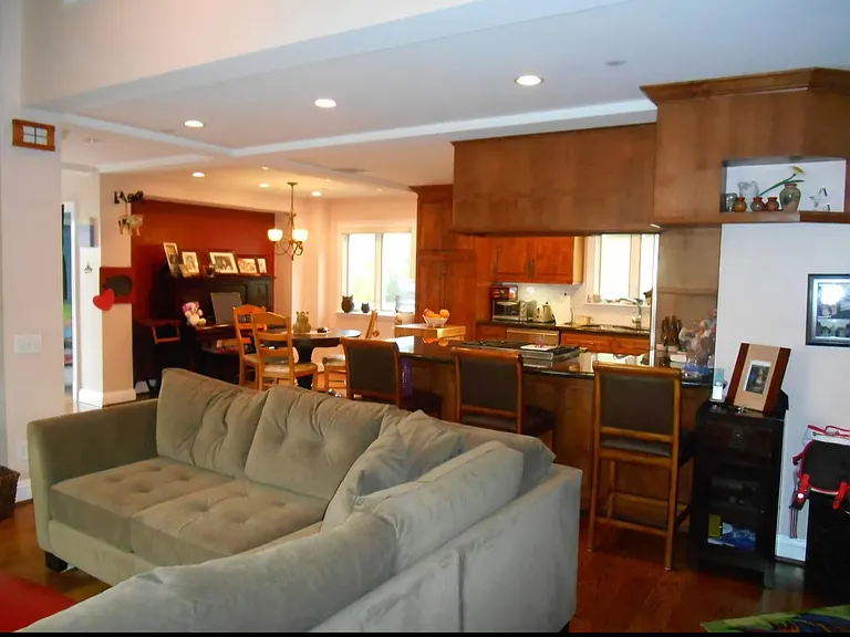 8647 Higuera St #B — Photo 2