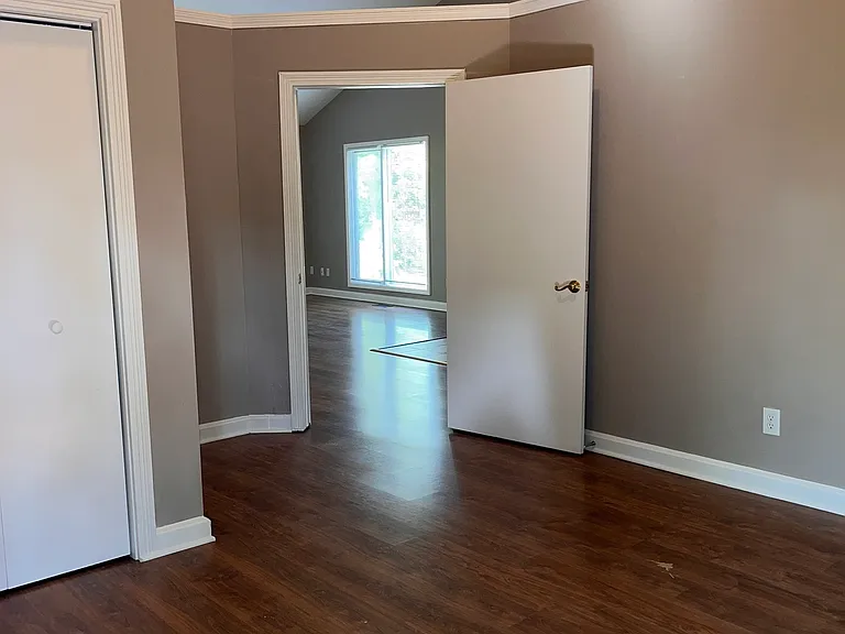 945 Fox Hill Dr #B — Photo 14
