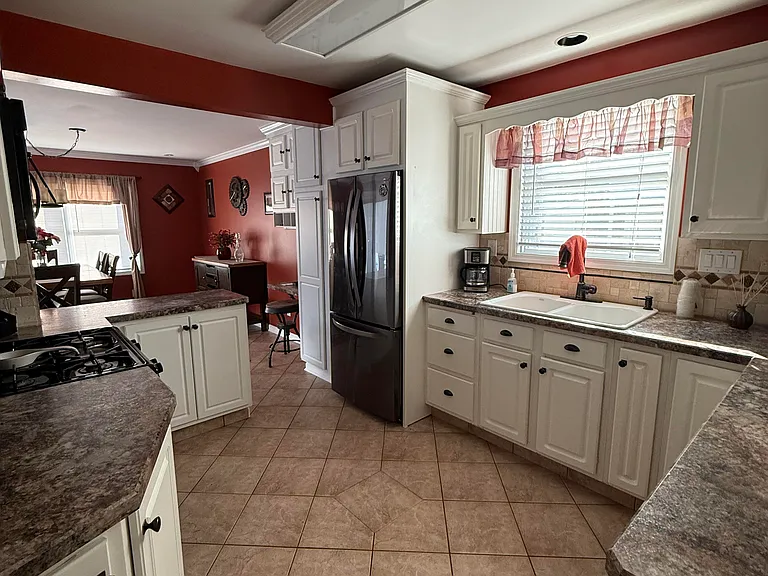 2 Leach Ave — Photo 4