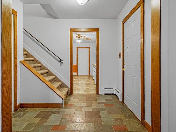 3rd image of 9425 Patricia Dr