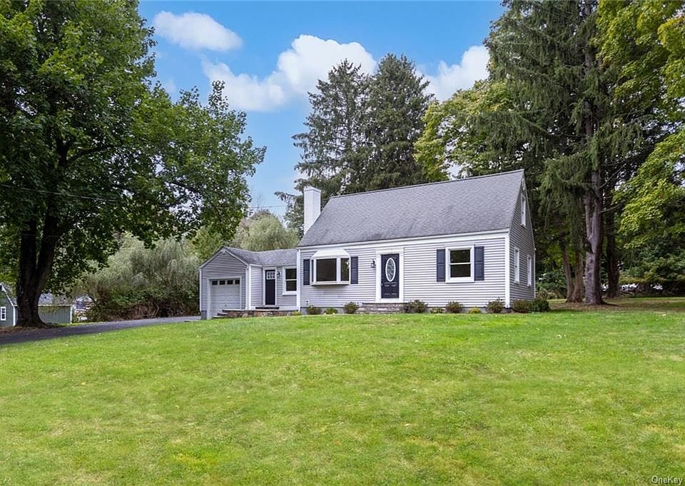 1st image of 7 Elizabeth Dr
