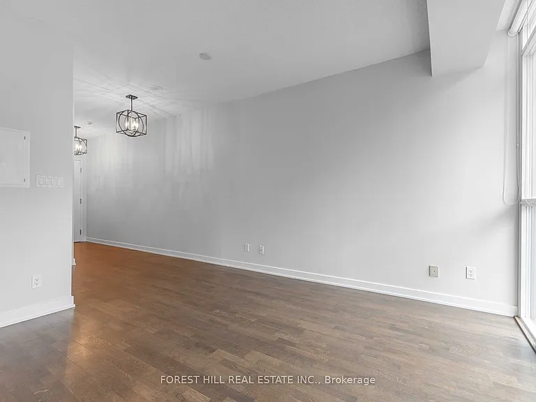126 Simcoe St #1407 — Photo 6