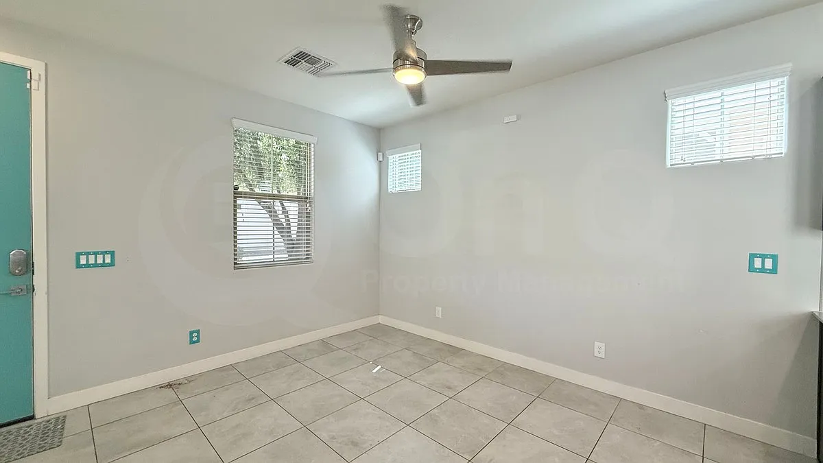 3 bed, 3.5 bath, 1944 sqft, $2,270 — Photo 4