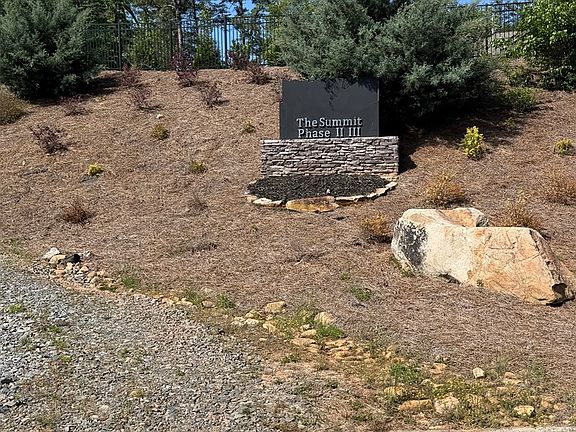 3rd image of 31 Summit View Dr