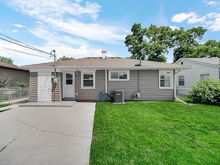 6740 Olcott Ave — Photo 17