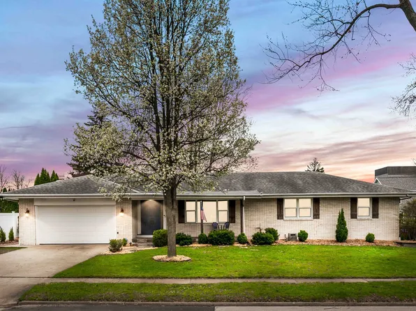 104 Ruth Rd, Bloomington, IL 61701