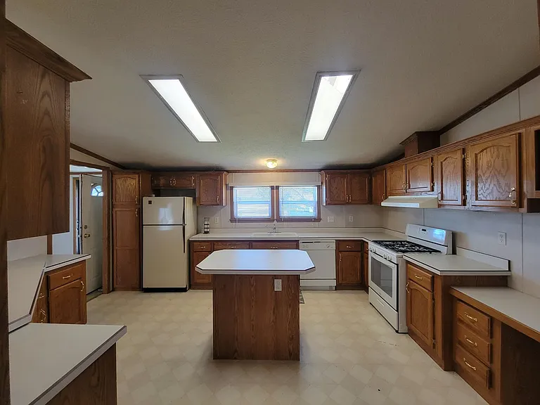 500 N Oakwood St — Photo 4