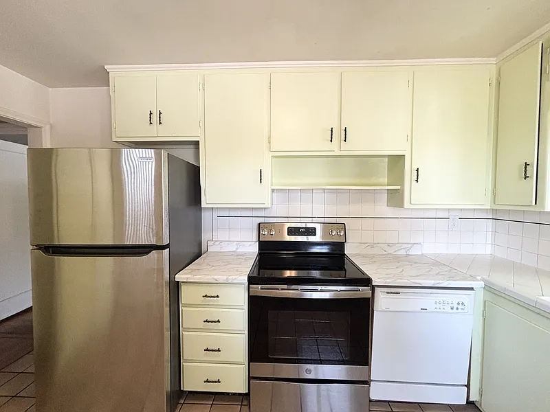2 bed, 1.0 bath, 750 sqft, $1,390 — Photo 3