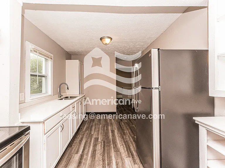 1383805_006_kitchen_6.jpg
